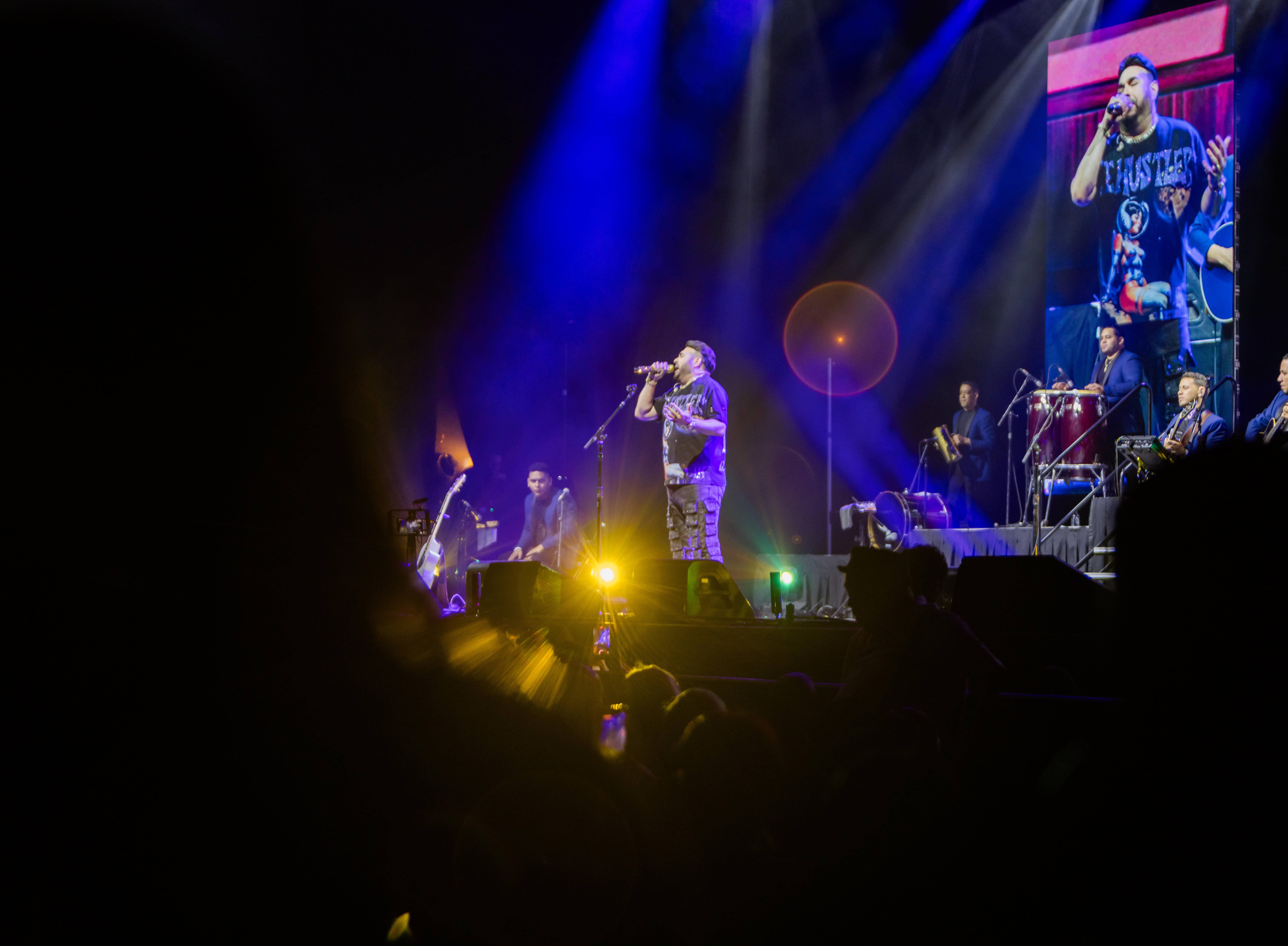 El Chaval de la Bachata logr&oacute; un "sold out" en el Coca-Cola Music Hall de Puerto Rico, reuniendo a m&aacute;s de 4,000 personas en un concierto que marca un hito para el g&eacute;nero en ese escenario.