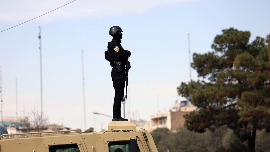 Israel dice haber atacado instalaciones de producción de armas y cuarteles en Teherán