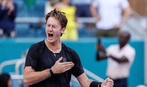 Alcaraz es eliminado por Korda en la tercera ronda del Masters de Miami