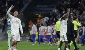 Otro doblete de Vinícius y un gol de Valverde impulsan al Real Madrid ante el Atlético