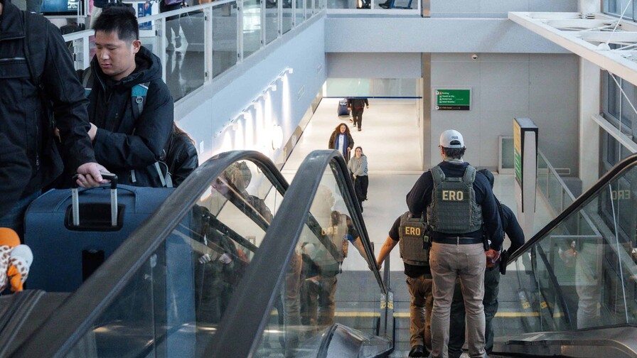 Agentes de ICE llegan a aeropuertos de EE. UU. para reforzar seguridad Agentes de ICE llegan a aeropuertos de EE. UU. para reforzar seguridad