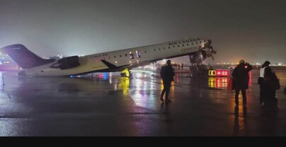 Avi&oacute;n de Air Canada y un cami&oacute;n de bomberos chocan en aeropuerto LaGuardia en Nueva York