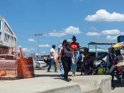 Ciudadanos reaccionan a medidas en RD por Guerra del Golfo
