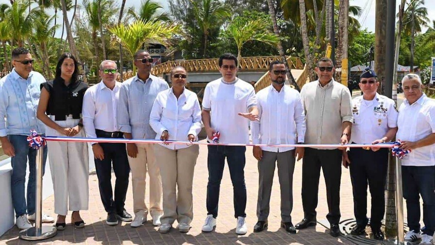 David Collado destaca la importancia de la pasarela peatonal en Las Terrenas