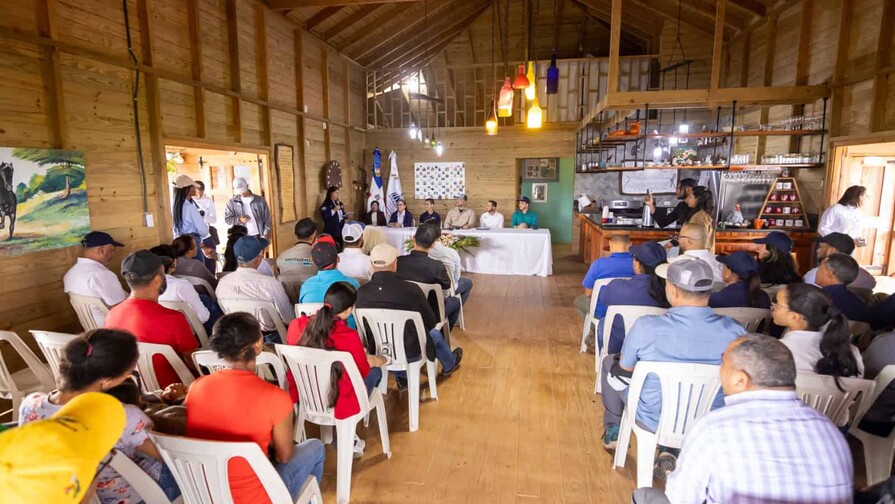 Medio Ambiente firma acuerdo de comanejo para áreas protegidas en El Palero
