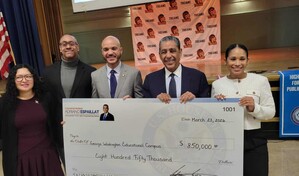 Adriano Espaillat destina US$850,000 para renovar auditorio de escuela del Alto Manhattan