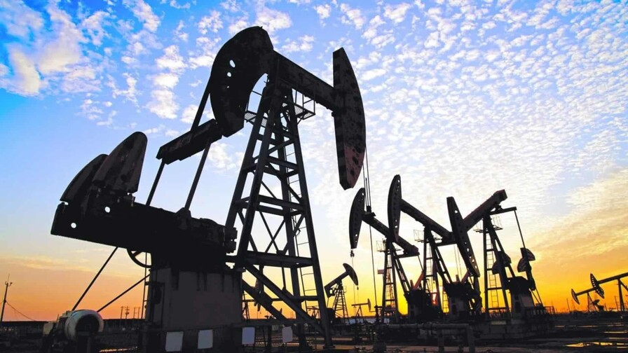 Gobierno de Trump pide calma ante alza del petróleo pero empresarios son escépticos