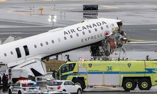 Aeropuerto LaGuardia de Nueva York reabre tras choque mortal entre avi&oacute;n y cami&oacute;n en pista
