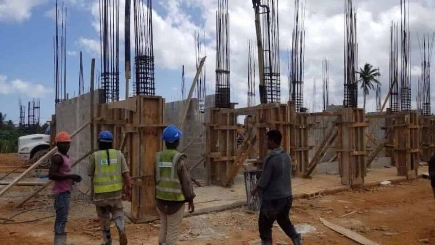 Las licencias de construcción caen 11 %, en medio de denuncias por trabas en la permisología Las licencias de construcción caen 11 %, en medio de denuncias por trabas en la permisología