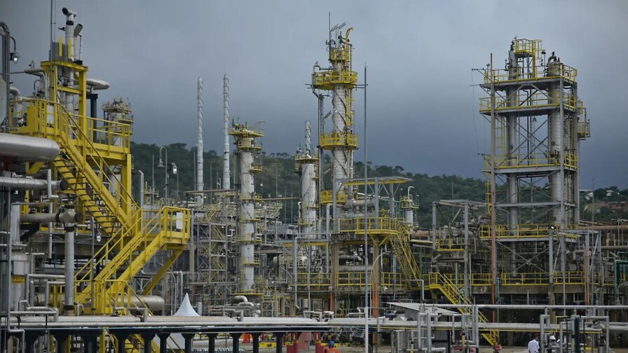 Petr&oacute;leo oscila, bolsas asi&aacute;ticas caen por ultim&aacute;tum de Trump a Ir&aacute;n