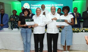 425 hijos de maestros reciben becas universitarias de Coopnama