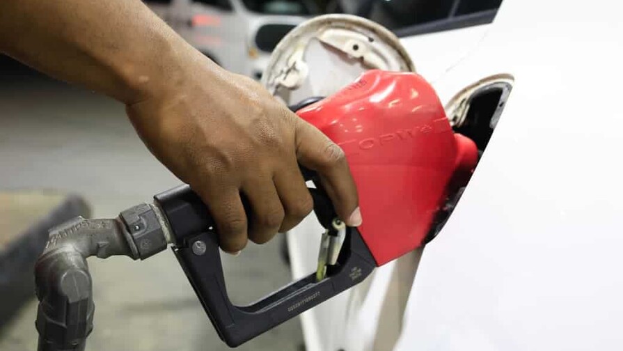 Economista dice RD est&aacute; ante un eufemismo por subsidio y cobro de impuestos a combustibles