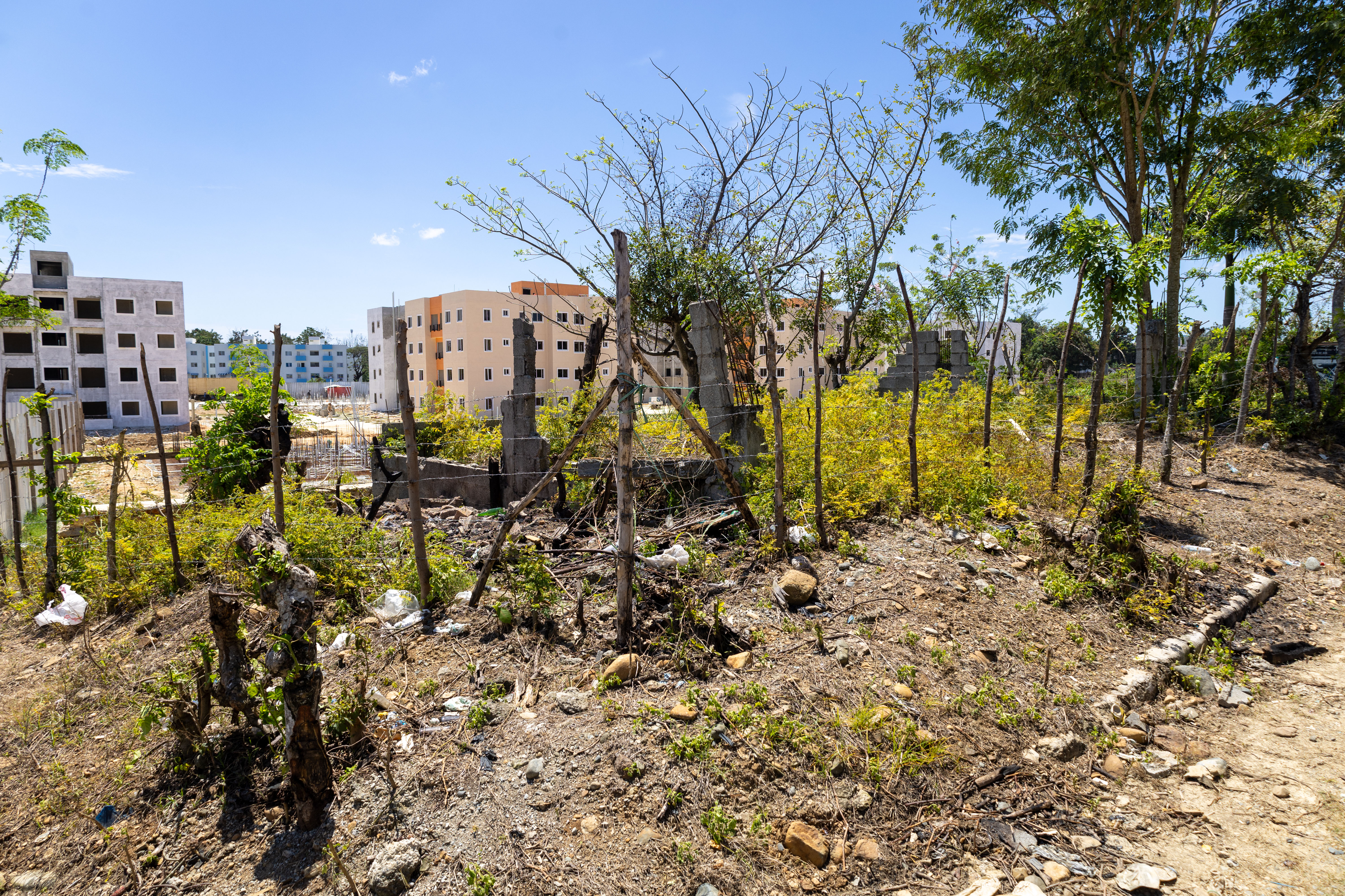 Militares impiden que se continuen las construcciones.