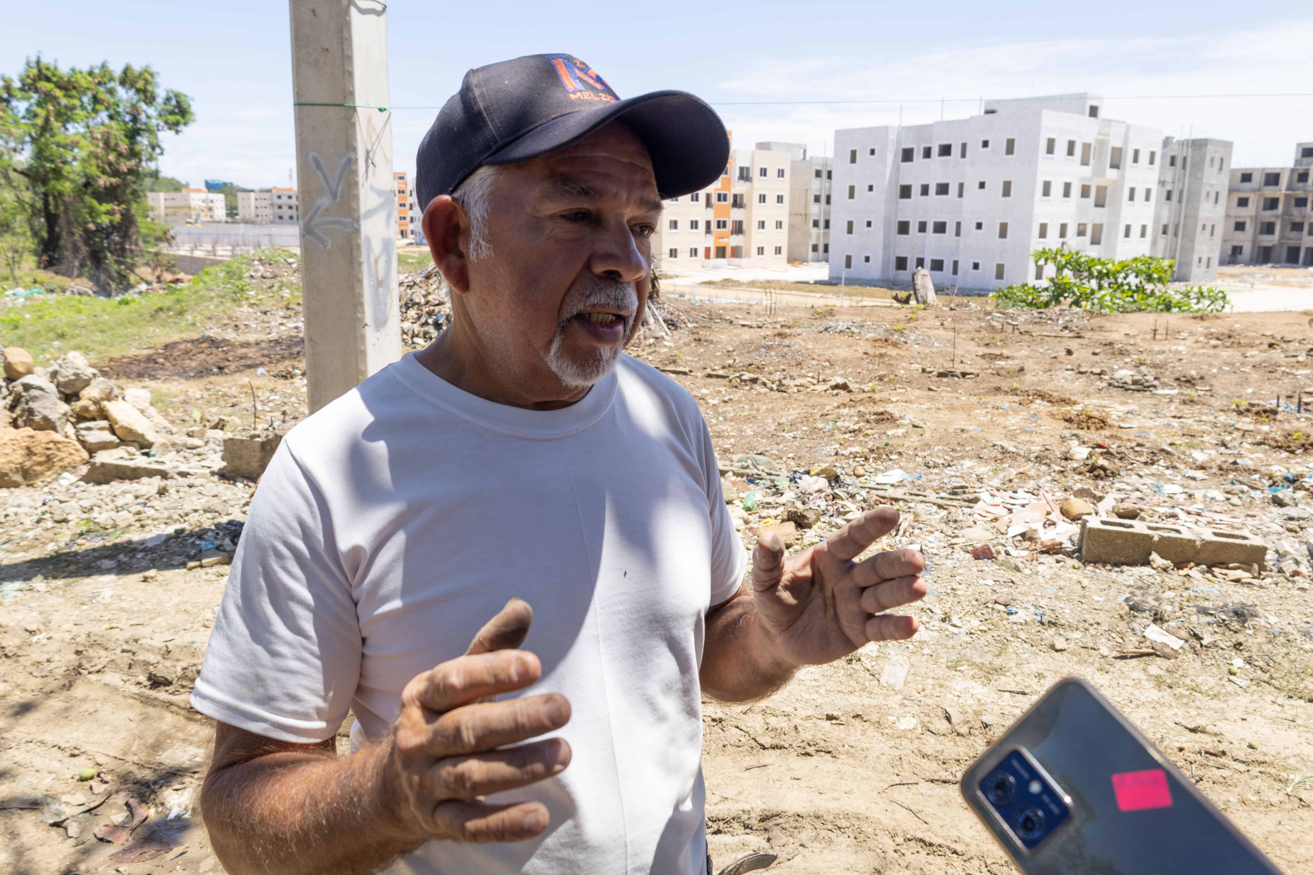 Nicolás Fernández dice que perdió parte de la inversión porque le tumbaron una pared.