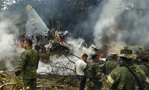 Accidente de avi&oacute;n militar deja 66 muertos en Colombia