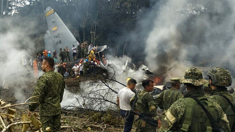 Accidente de avión militar deja 66 muertos en Colombia