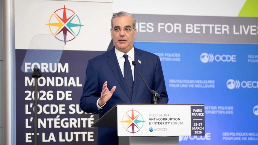 Luis Abinader presenta en Par&iacute;s su plan anticorrupci&oacute;n basado en cuatro pilares clave