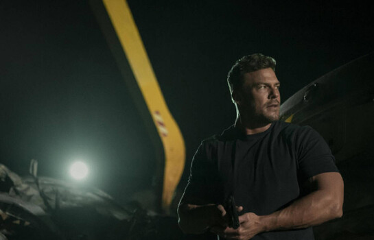 Alan Ritchson, actor protagonista de "Reacher" le da una paliza a un vecino