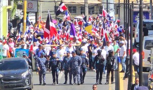 Comunitarios recorren calles de Santiago en rechazo a exploraci&oacute;n minera en Cordillera Septentrional