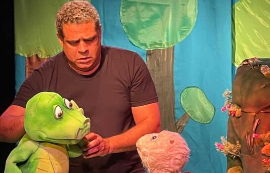 El Teatro Guloya celebra las 100 funciones de obra de t&iacute;teres "Guan&iacute;n y su macuto m&aacute;gico