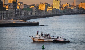 Flotilla de ayuda humanitaria llega a Cuba, sumida en crisis