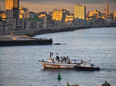 Flotilla ayuda humanitaria llega a Cuba, sumida en crisis