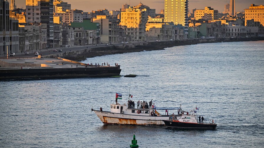 Flotilla de ayuda humanitaria llega a Cuba, sumida en crisis