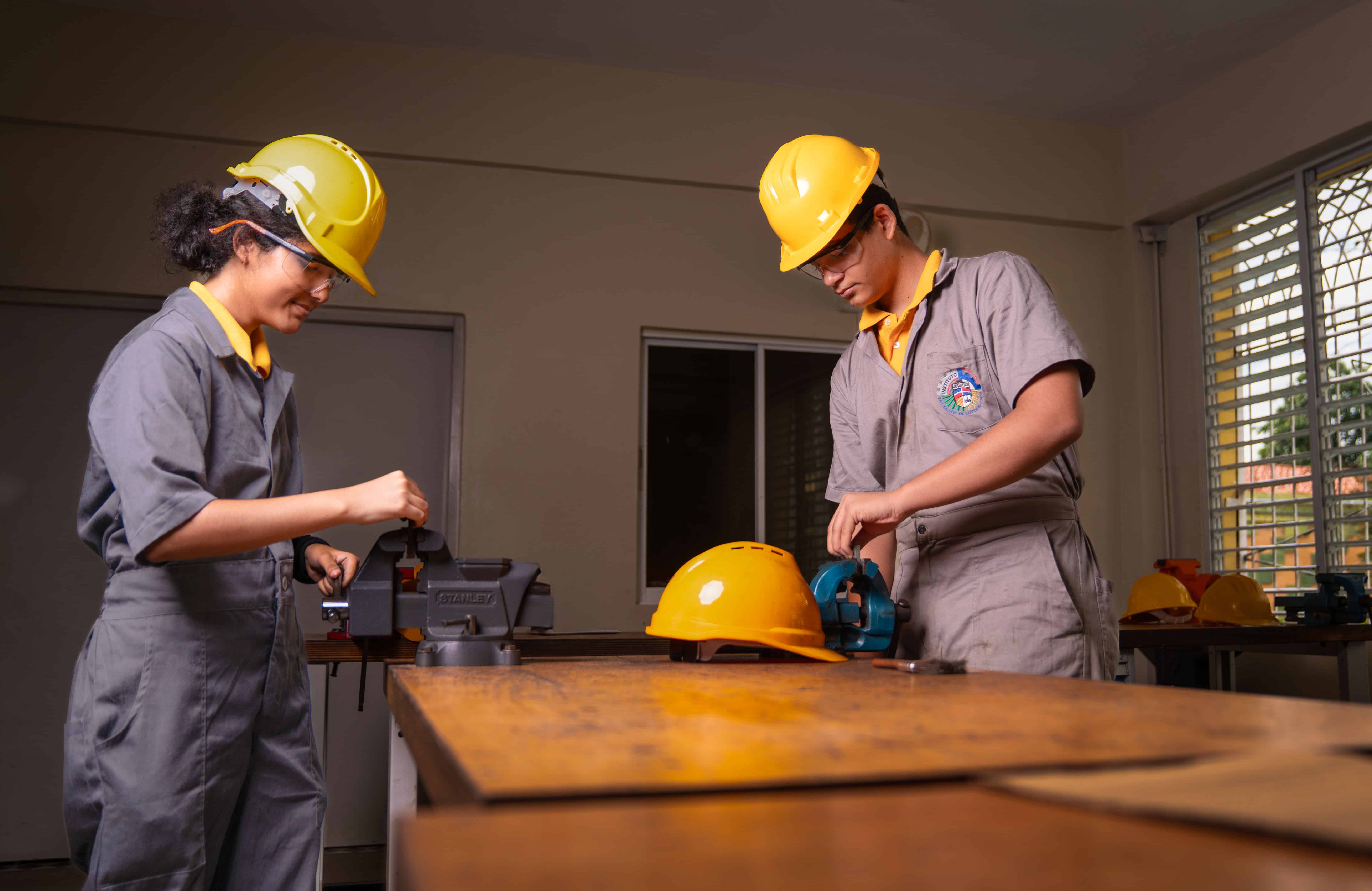 Formaci&oacute;n pr&aacute;ctica en ITESIL.