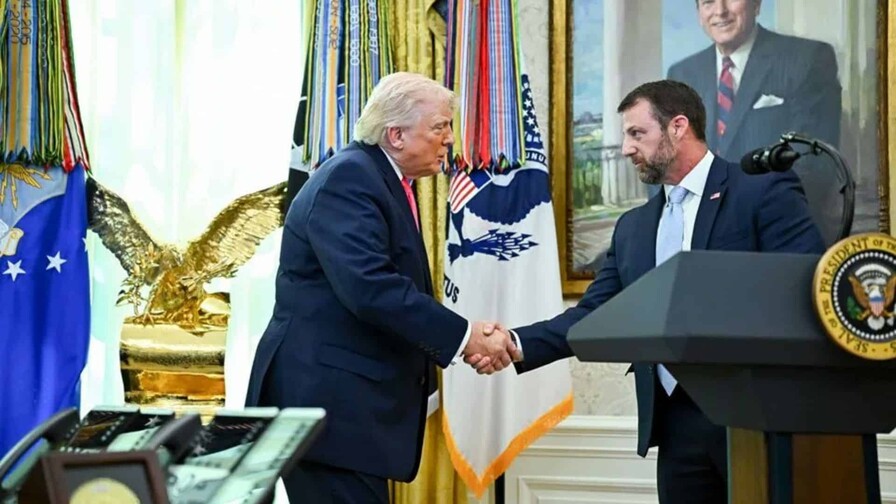 Markwayne Mullin asume como secretario de Seguridad de EE. UU. en sustituci&oacute;n de Kristi Noem