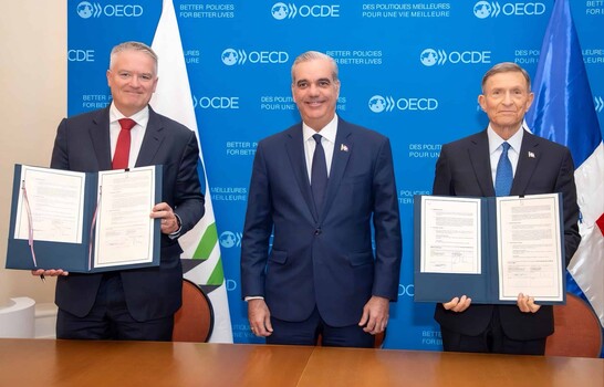 Rep&uacute;blica Dominicana y OCDE firman memorando para impulsar reformas estructurales