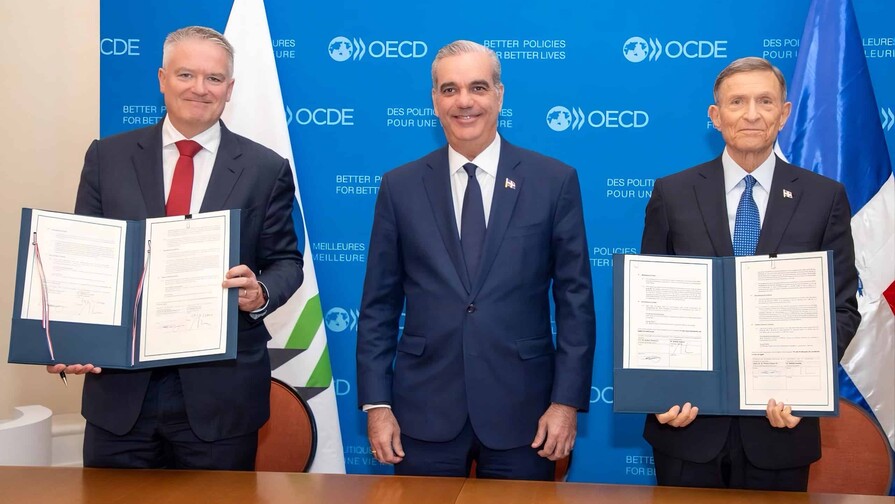 República Dominicana y OCDE firman memorando para impulsar reformas estructurales