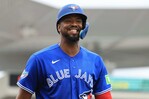 Eloy Jim&eacute;nez es enviado a ligas menores por los Azulejos de Toronto