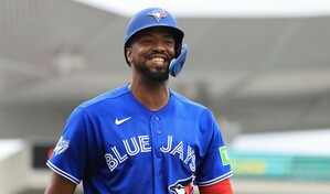 Eloy Jim&eacute;nez es enviado a ligas menores por los Azulejos de Toronto