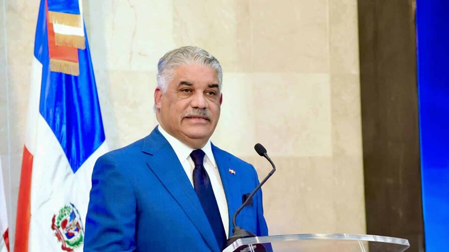 Miguel Vargas critica gesti&oacute;n del Gobierno ante crisis por guerra en Ir&aacute;n