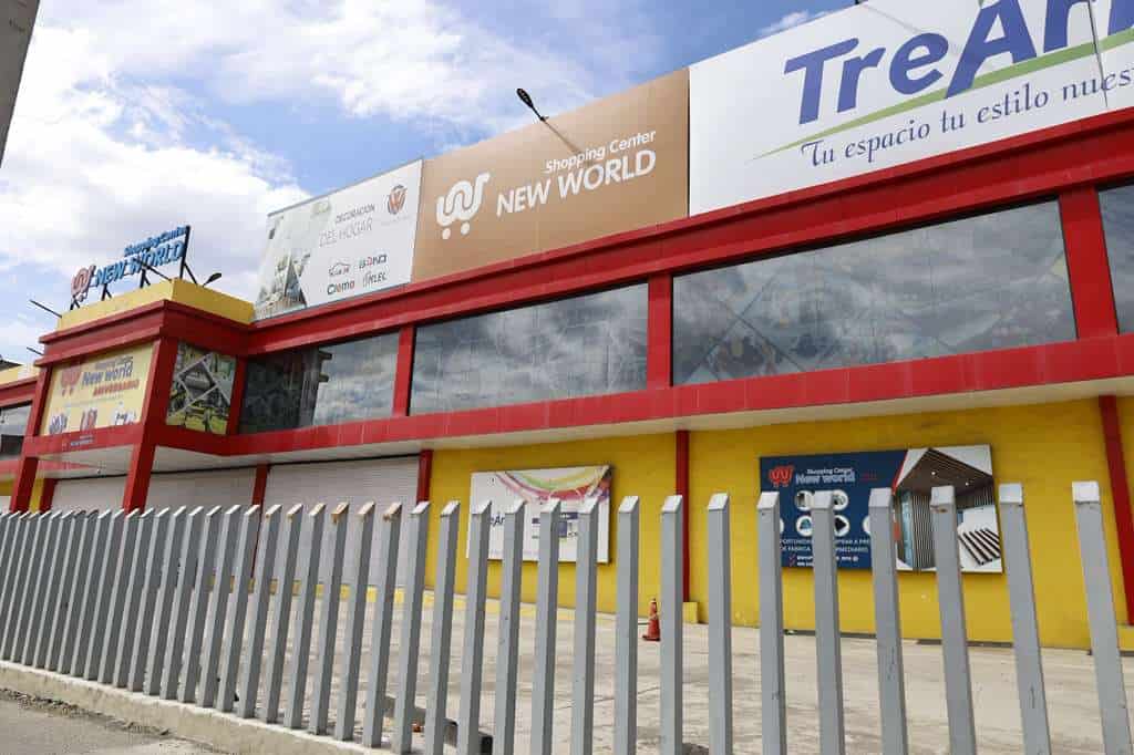 Clausura del Shopping Center New World.