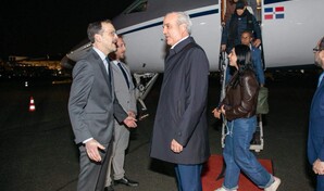 Abinader llega a Par&iacute;s para reunirse con Macron y participar en Foro Global Anticorrupci&oacute;n