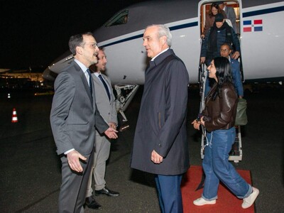 Abinader llega a París para reunirse con Macron