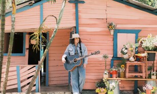 Covi Quintana: Amo a la Covi alegre, colorida y libre de esta nueva etapa