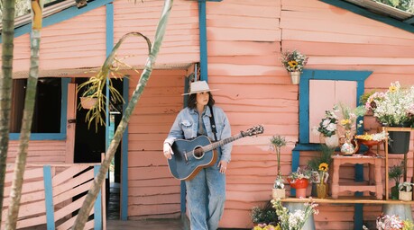 Covi Quintana: Amo a la Covi alegre, colorida y libre de esta nueva etapa