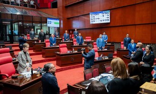 Los senadores se resisten a abandonar el barrilito pese a llamados por la crisis