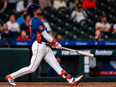 Jeremy Peña regresa con jonrón