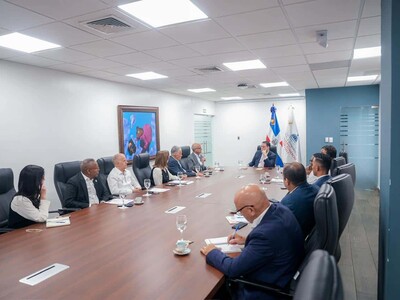 Ministro se reúne con comerciantes por guerra en Medio Oriente