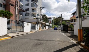 Vecinos del residencial El Condado quedan atrapados en sus viviendas por las inundaciones