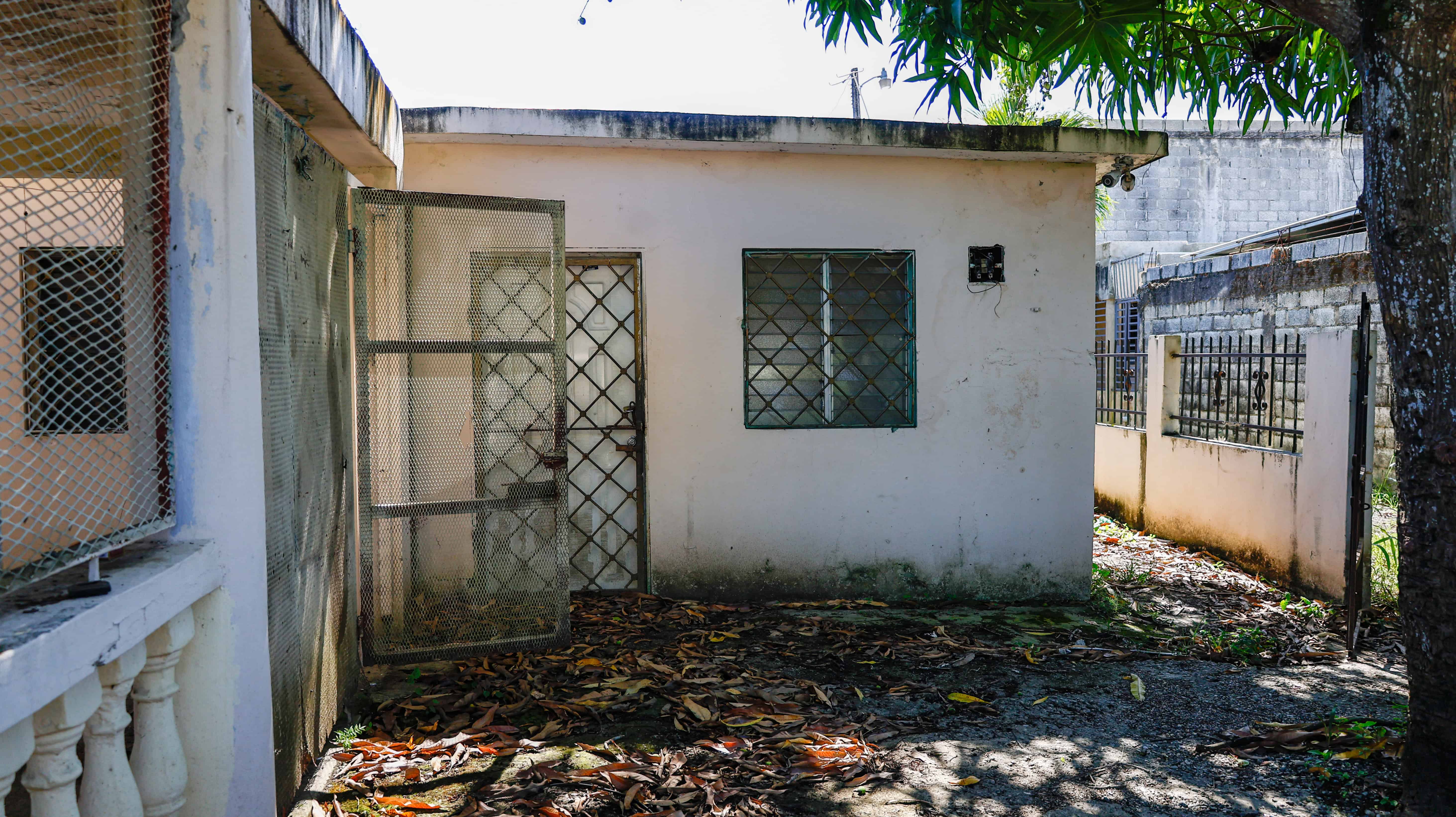 Una de las casas que se inundan. Los propietarios se tuviero que mudar porque cuando llueve se llena de agua. 