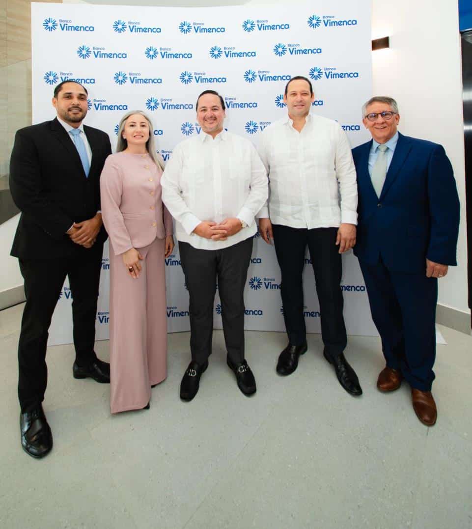 Rafael Areche, Mariv&iacute; Dalmau, Jes&uacute;s Cornejo Bravo y  Francisco Losada.