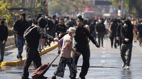 Entra en vigor en Chile un alza hist&oacute;rica de combustibles, junto a la primera ley de Kast