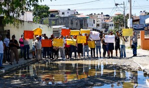 Moradores del barrio Los Cerros claman soluci&oacute;n por inundaciones de sus viviendas cuando llueve