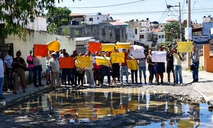 Moradores del barrio Los Cerros claman soluci&oacute;n por inundaciones de sus viviendas cuando llueve