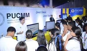 M&aacute;s de 2,000 estudiantes participan en jornada de actividades de la V Feria de Innovaci&oacute;n Industrial en Santiago