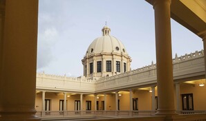 El Estado se reh&uacute;sa a indexar los salarios, pero permite un descontrol en los sueldos p&uacute;blicos